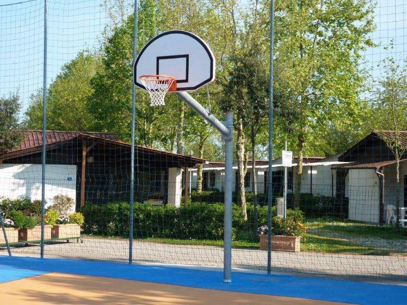 Vivisport Impianto monotubo zincato caldo rotondo tabelloni lamiera cm.135x90 canestri zincati e retine - ART. 4202