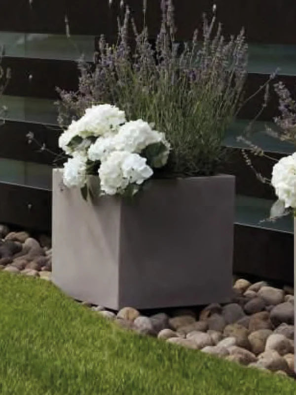 Arkema Design Iris outdoor vase - DP1929/VASE