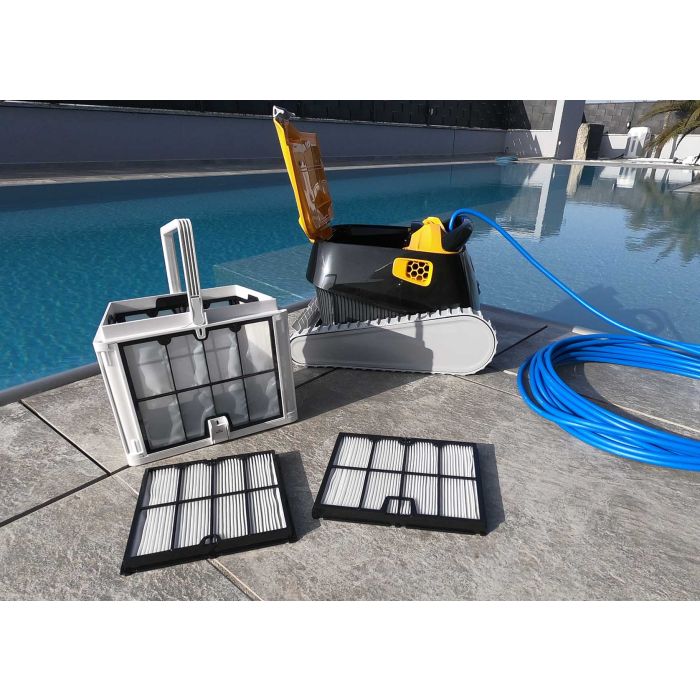 Dolphin Robot E35i by Maytronics