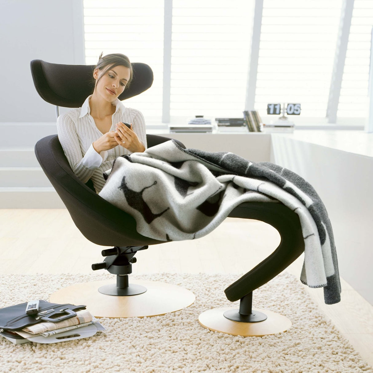 Varier Peel Metal Nera + con poggiapiedi base acciaio