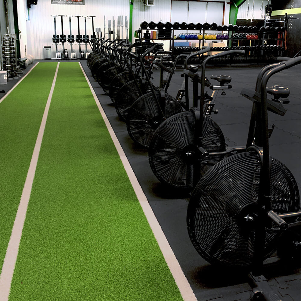 Pavimento in erba sintetica con linee bianche