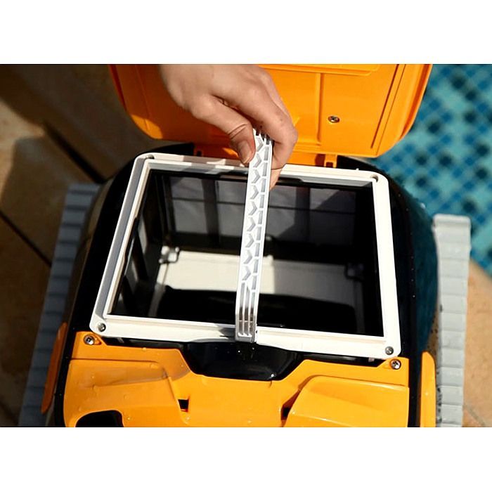 Dolphin Robot E35i by Maytronics