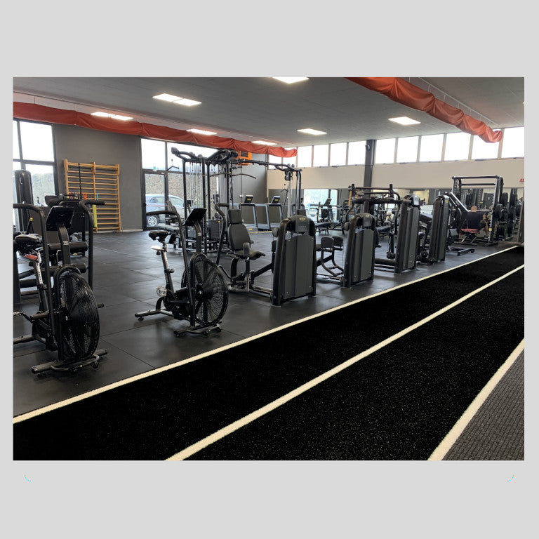 Pavimento in erba sintetica con linee bianche