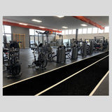 Pavimento in erba sintetica con linee bianche