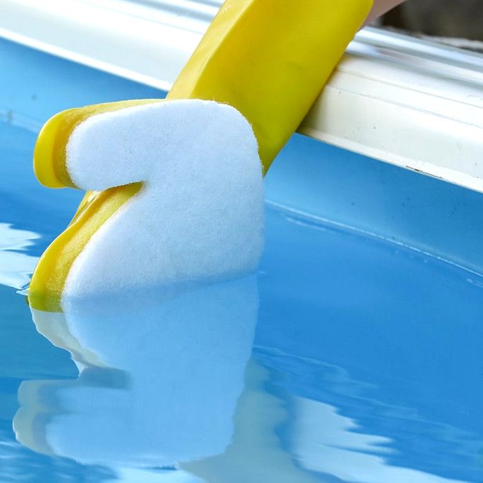 Guanto con spugna per pulizia linea d'acqua in piscina