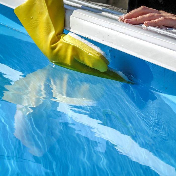 Guanto con spugna per pulizia linea d'acqua in piscina